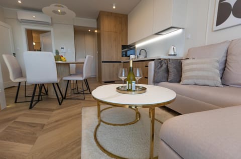 Kitchen or kitchenette, Living room, Seating area, Dining area