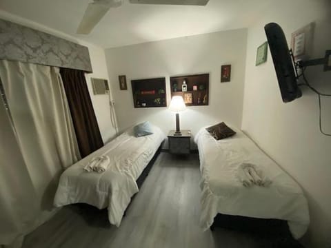 Property building, Bed, TV and multimedia, Photo of the whole room, Bedroom