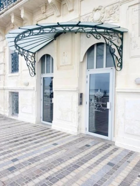 Property building, Facade/entrance