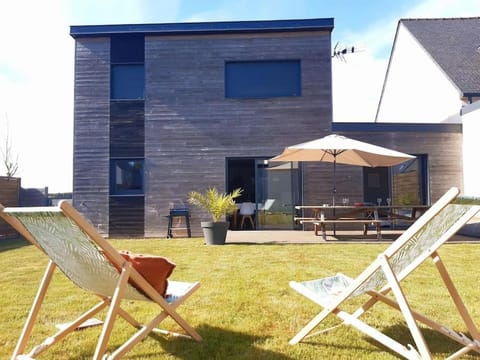 Patio, Garden, Garden view, sunbed