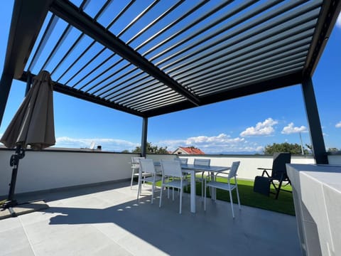 Day, View (from property/room), Balcony/Terrace, Dining area