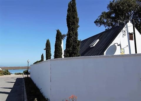 Property building, Neighbourhood