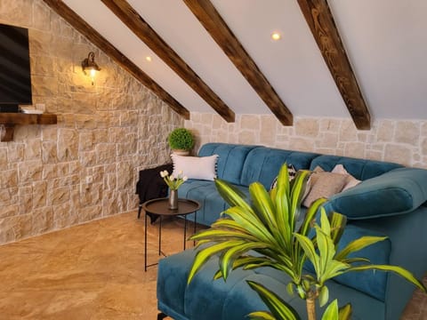 Krapanj Seafront Stone House House in Šibenik-Knin County, Croatia