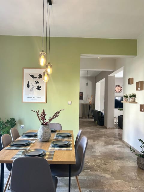 Seating area, Dining area