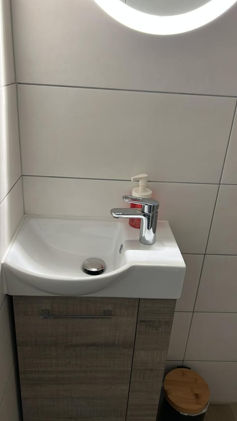 Studio T à 5mn euro airport avec terrasse Apartment in Saint-Louis