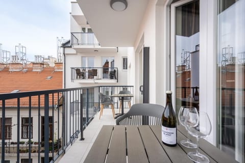 Property building, Patio, View (from property/room), Balcony/Terrace, Dining area, Inner courtyard view