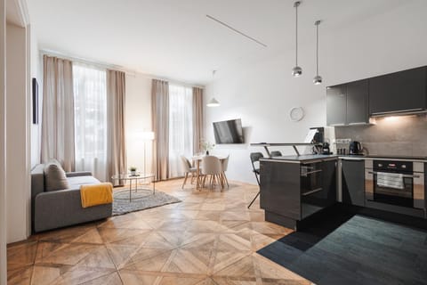 Kitchen or kitchenette, Living room, Seating area, Dining area