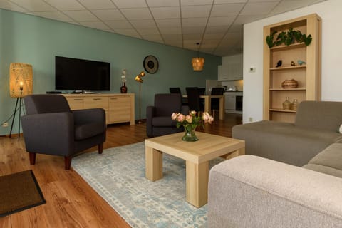 TV and multimedia, Living room, Dining area