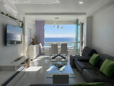 Communal lounge/ TV room, TV and multimedia, Living room, Sea view