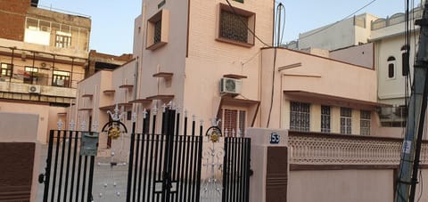 Deluxe Double Bed Room Bed and Breakfast in Jaipur