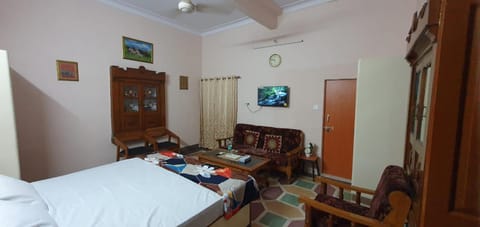 Deluxe Double Bed Room Bed and Breakfast in Jaipur