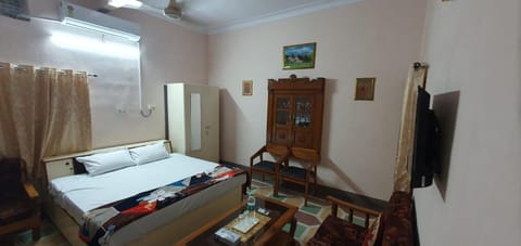 Deluxe Double Bed Room Bed and Breakfast in Jaipur