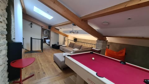 Billiard, TV and multimedia, Living room, Seating area