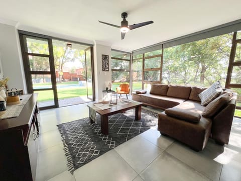Garden, Living room, Seating area, Garden view