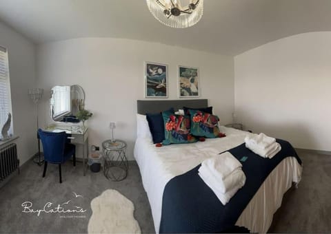 Bed, Bedroom, hair dresser, towels