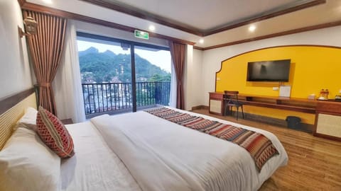 Communal lounge/ TV room, View (from property/room), Bedroom