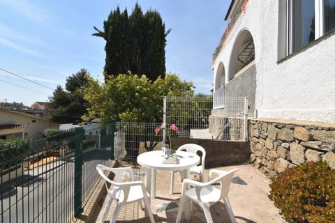 Property building, View (from property/room), Balcony/Terrace, Dining area