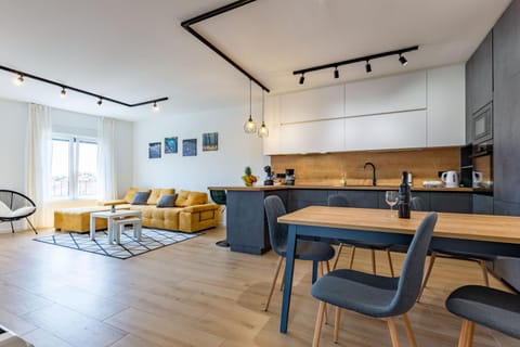 AG apartment with balcony and garage Apartment in Zadar