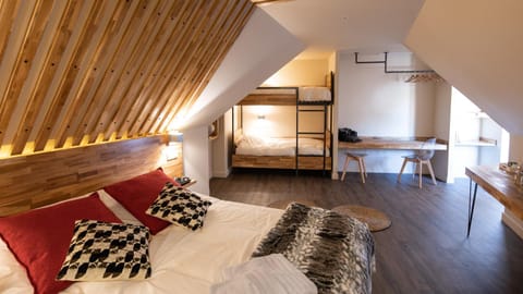 Bed, Living room, Photo of the whole room, Bedroom, Family