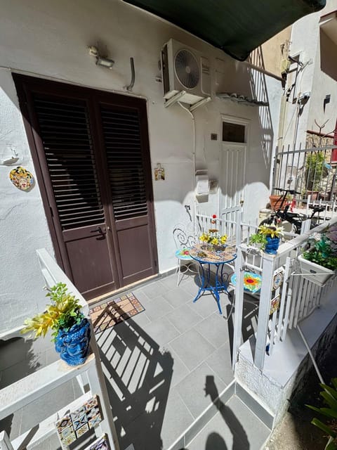 Property building, Balcony/Terrace
