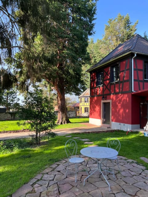 Property building, Spring, Day, Natural landscape, Garden, Garden view