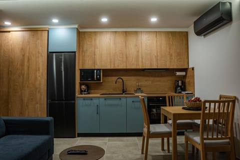 Dining area, kitchen