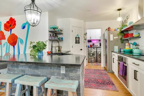 Contemporary Home - 1 Mi to Georgetown Square House in Georgetown