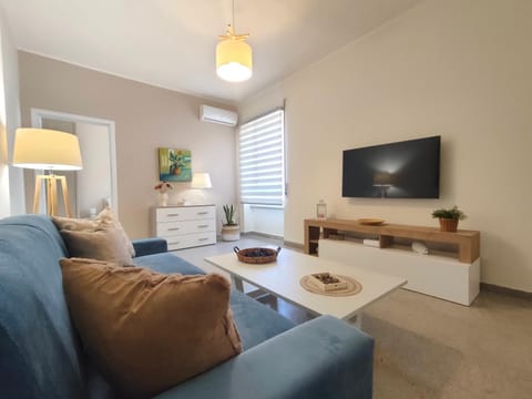 Communal lounge/ TV room, TV and multimedia, Living room, Seating area, Evening entertainment