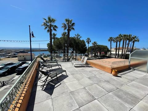 Patio, Day, Natural landscape, View (from property/room), Balcony/Terrace, Balcony/Terrace, Evening entertainment, Sea view, Parking, sunbed