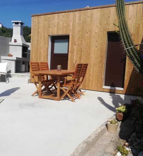 Patio, BBQ facilities