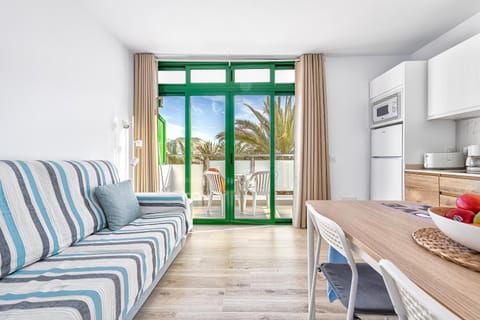 Balcony/Terrace, Kitchen or kitchenette, Living room, Dining area