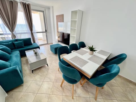 TV and multimedia, Living room, Dining area