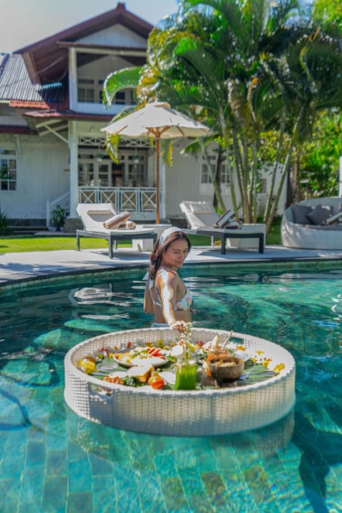 Spring, Day, People, Garden, Food and drinks, Food, Garden view, Pool view, Swimming pool, group of guests