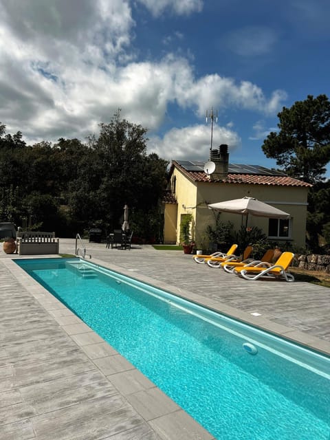 Property building, Day, Pool view, Swimming pool, sunbed