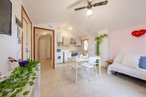 Kitchen or kitchenette, Living room, Dining area