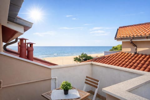 View (from property/room), Balcony/Terrace, Beach