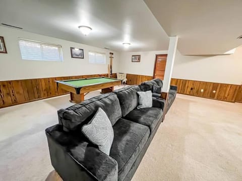 4 King beds/6Bdrm & 3Ba/Your Ideal Family Getaway Villa in Colorado Springs