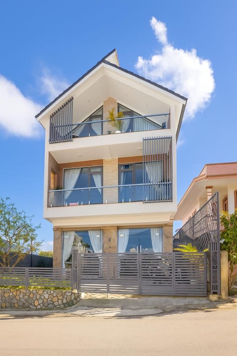 Property building, Day