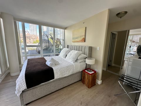 Penthouses of Beach Ave Apartment in Vancouver