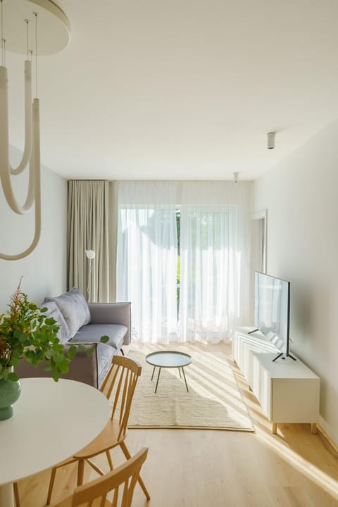 Photo of the whole room, Seating area