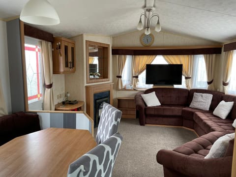 TM5 Golden Palm Resort Apartment in Chapel Saint Leonards