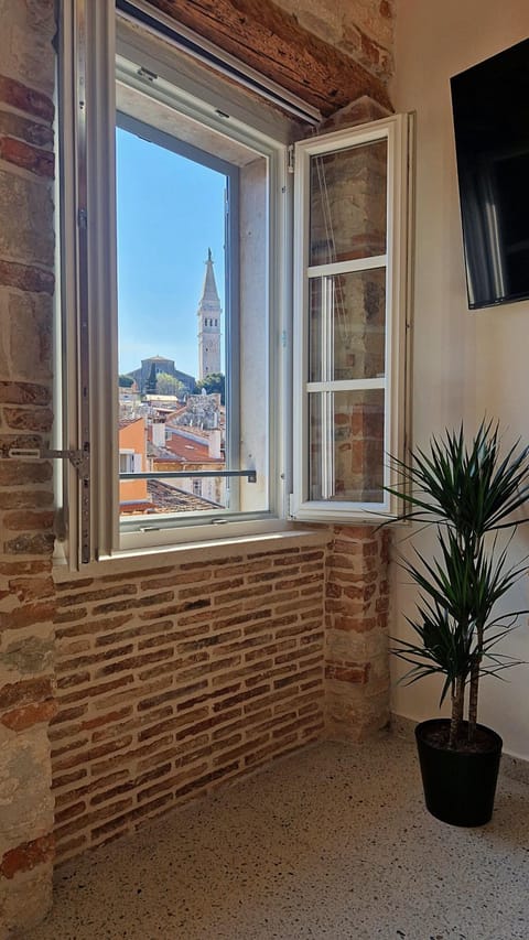 Nearby landmark, Day, Bird's eye view, TV and multimedia, View (from property/room), View (from property/room), Living room, Dining area, City view, City view, Landmark view, Landmark view, Sea view, Sea view, Street view, Street view, Lunch, safe, safe, wardrobe