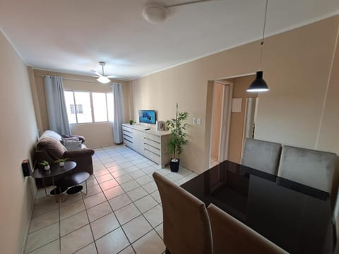 TV and multimedia, Living room, Seating area, Dining area, City view
