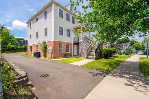 Property building, Spring, Day, Neighbourhood, Garden view, Street view