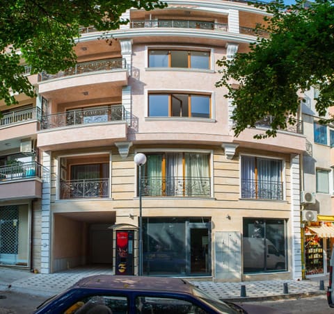 Property building, Day, Street view