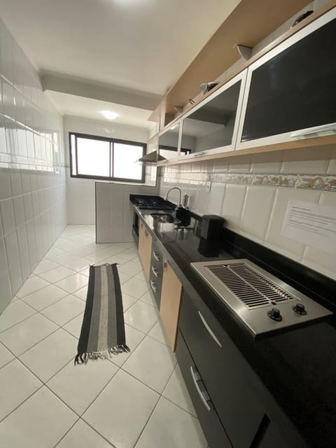 Kitchen or kitchenette, minibar, stove