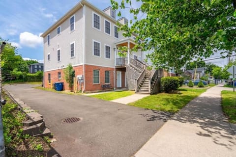 Property building, Spring, Day, Neighbourhood, Garden, Garden view, Street view