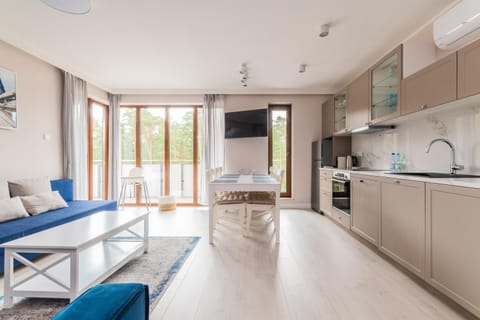 TV and multimedia, Kitchen or kitchenette, Living room