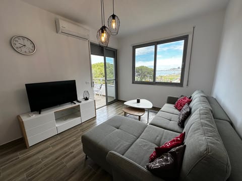 TV and multimedia, Living room, Sea view