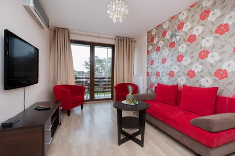 TV and multimedia, Living room, Seating area, Evening entertainment